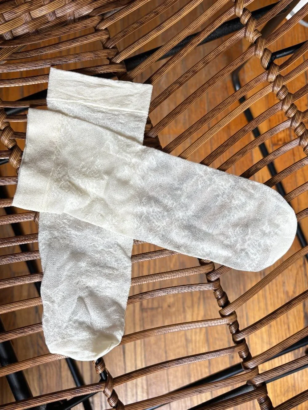 Delicate lace short socks